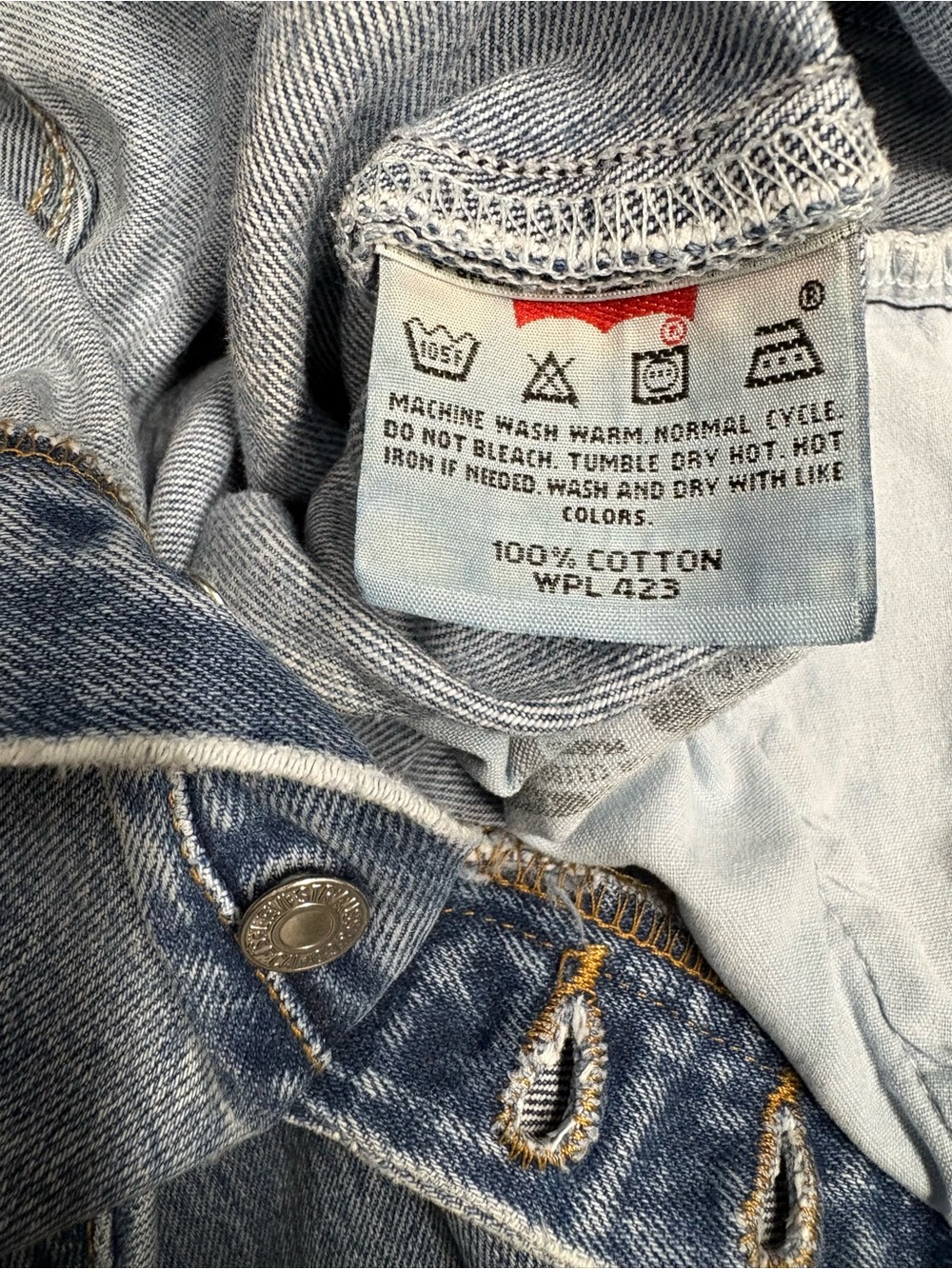 Vintage Levi's 501 Medium Wash Button-Fly Blue Jeans - Y2K - Picture 6 of 15